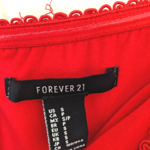 Offshoulder red dress - Picture 2 of 2